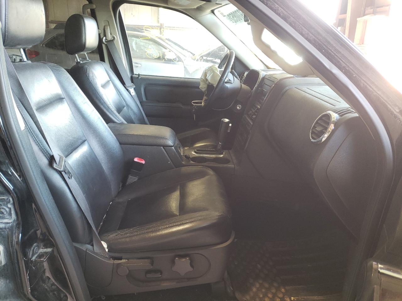 Photo 5 from auction – 2007 FORD EXPLORER L with VIN 1FMEU75E77UA92150