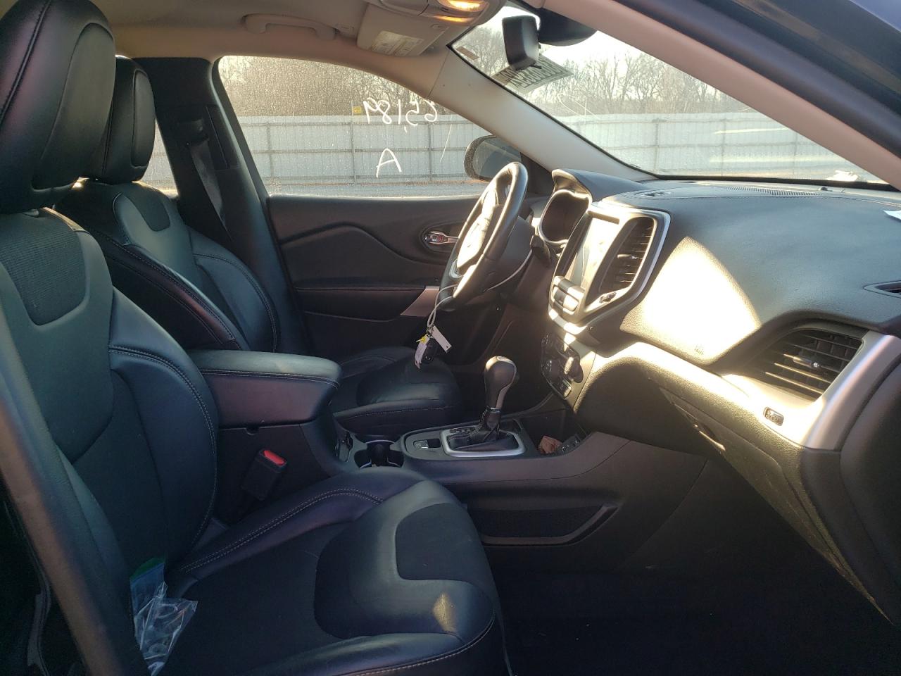 Photo 5 from auction – 2018 JEEP CHEROKEE L with VIN 1C4PJLLBXJD615577