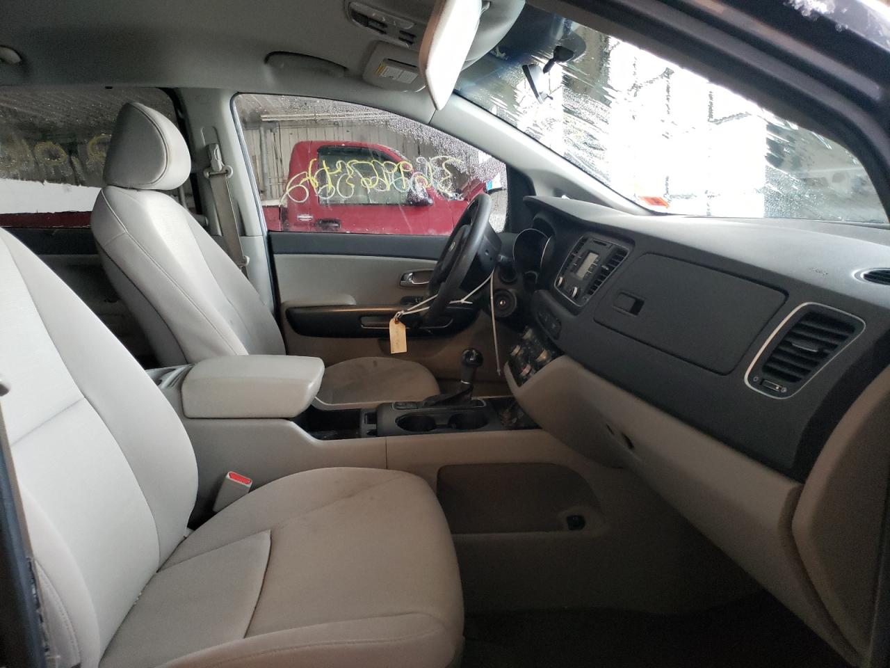 Photo 5 from auction – 2015 KIA SEDONA LX with VIN KNDMB5C15F6019372