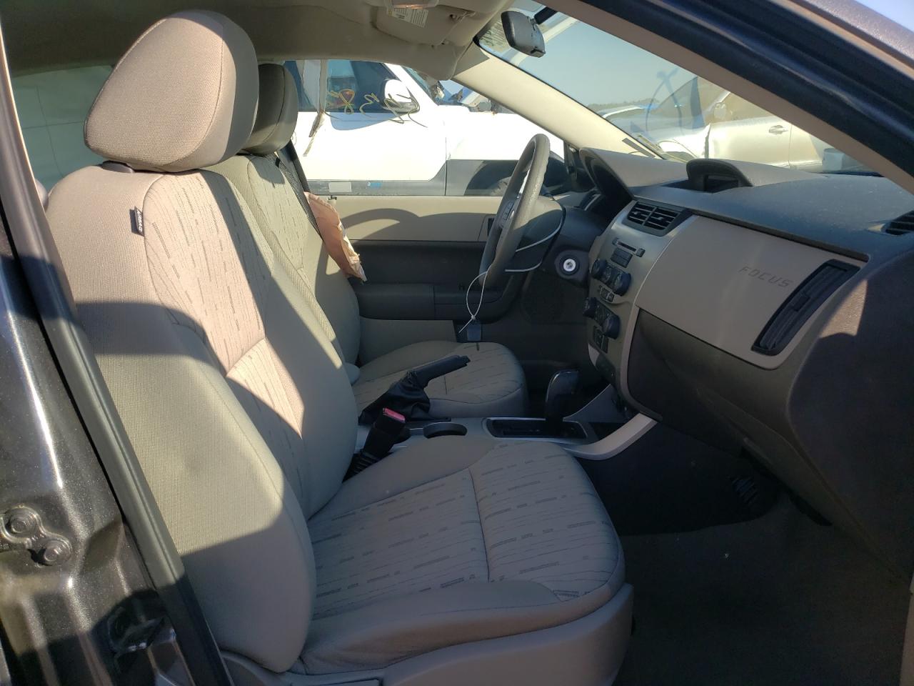 Photo 5 from auction – 2010 FORD FOCUS SE with VIN 1FAHP3FN8AW229517