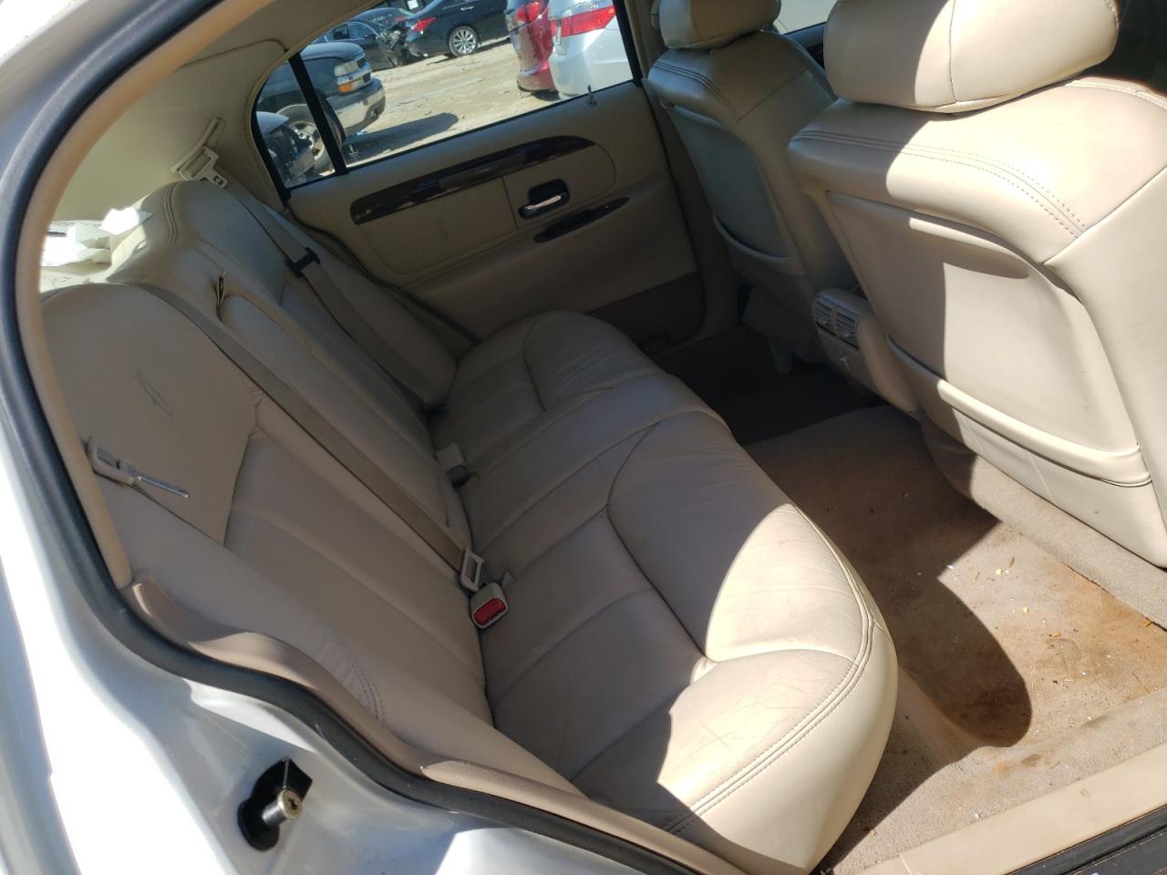 Photo 6 from auction – 2000 LINCOLN TOWN CAR C with VIN 1LNHM83W8YY906847