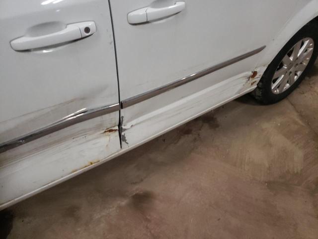 Photo 10 from auction – 2016 CHRYSLER TOWN & COU with VIN 2C4RC1BG4GR301269