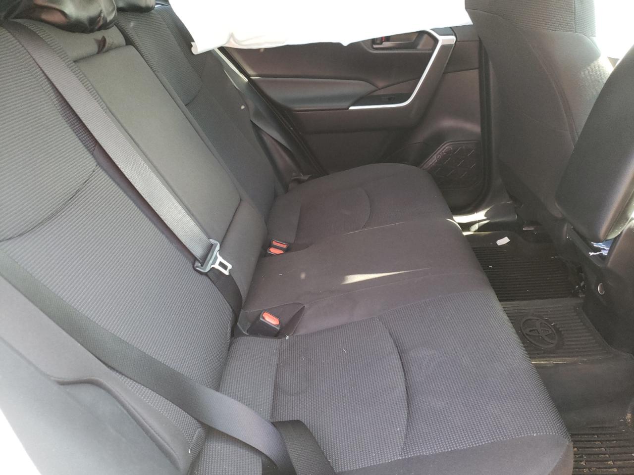 Photo 6 from auction – 2021 TOYOTA RAV4 LE with VIN 2T3F1RFV7MW157699