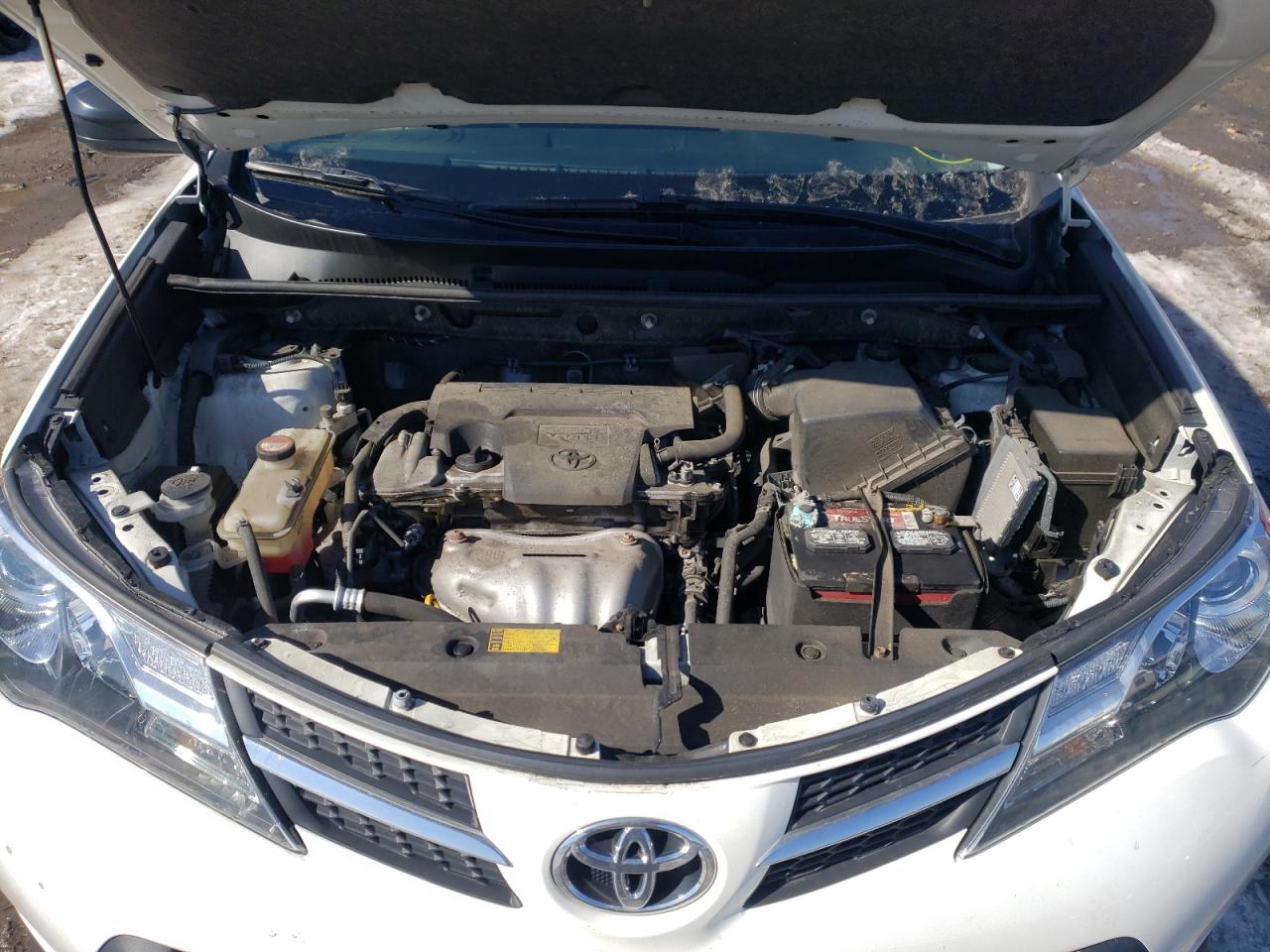 Photo 7 from auction – 2015 TOYOTA RAV4 LE with VIN JTMBFREV9FJ019620