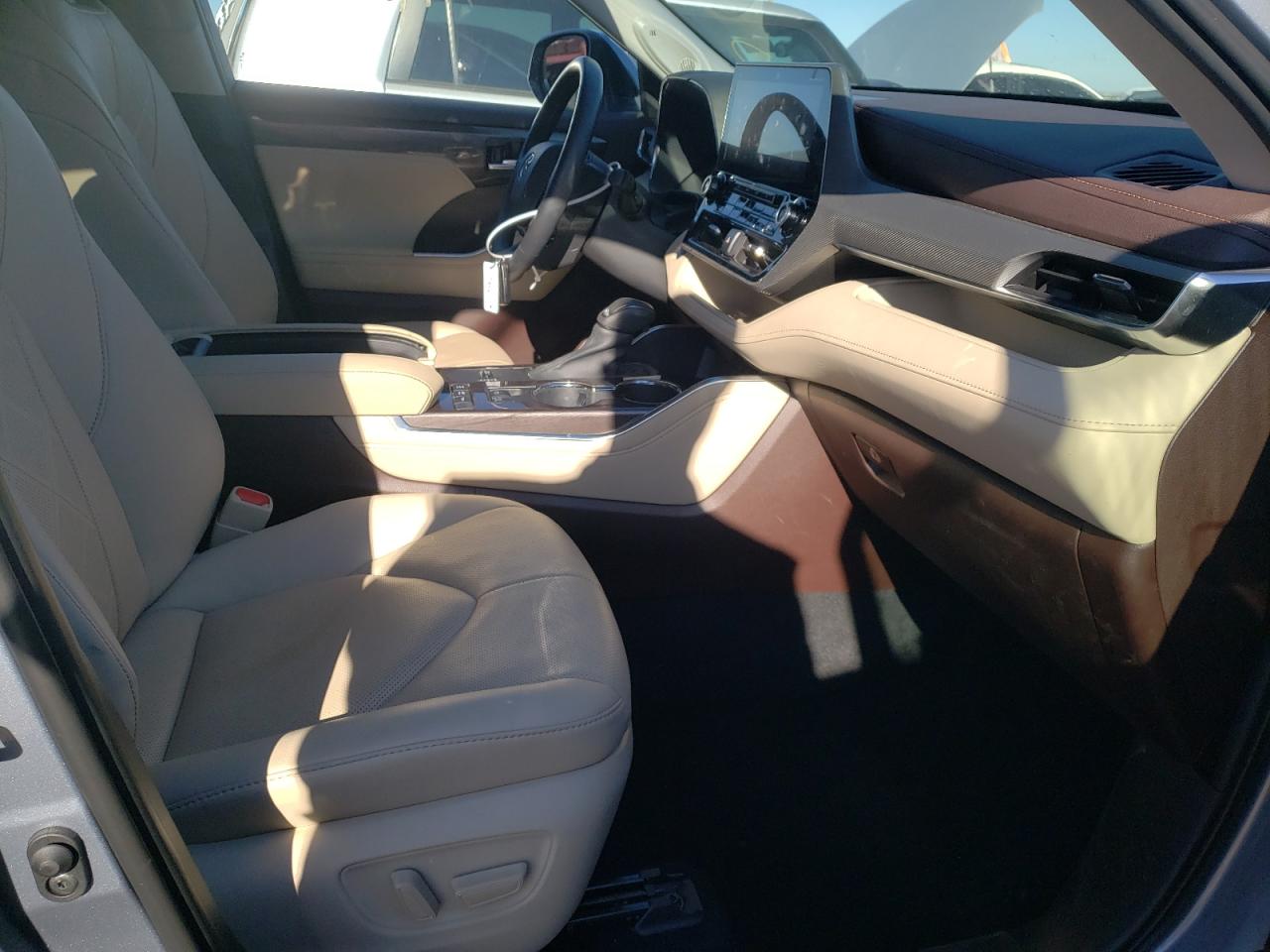 Photo 5 from auction – 2021 TOYOTA HIGHLANDER with VIN 5TDEBRCH6MS028507