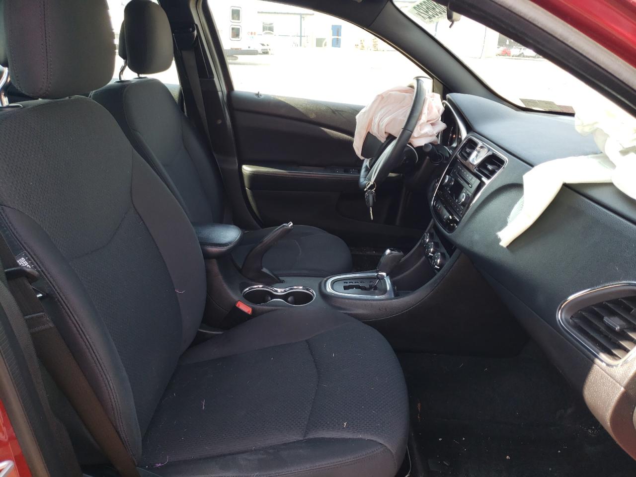 Photo 5 from auction – 2014 CHRYSLER 200 TOURIN with VIN 1C3CCBBG2EN151303