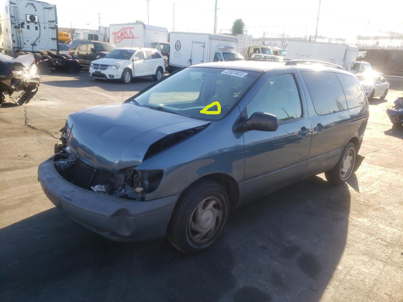 Photo 2 from auction – 2000 TOYOTA SIENNA LE with VIN 4T3ZF13C5YU247796