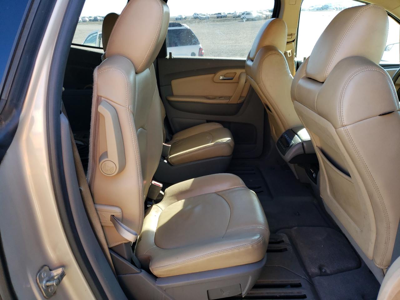 Photo 6 from auction – 2011 CHEVROLET TRAVERSE L with VIN 1GNKRJED4BJ127077