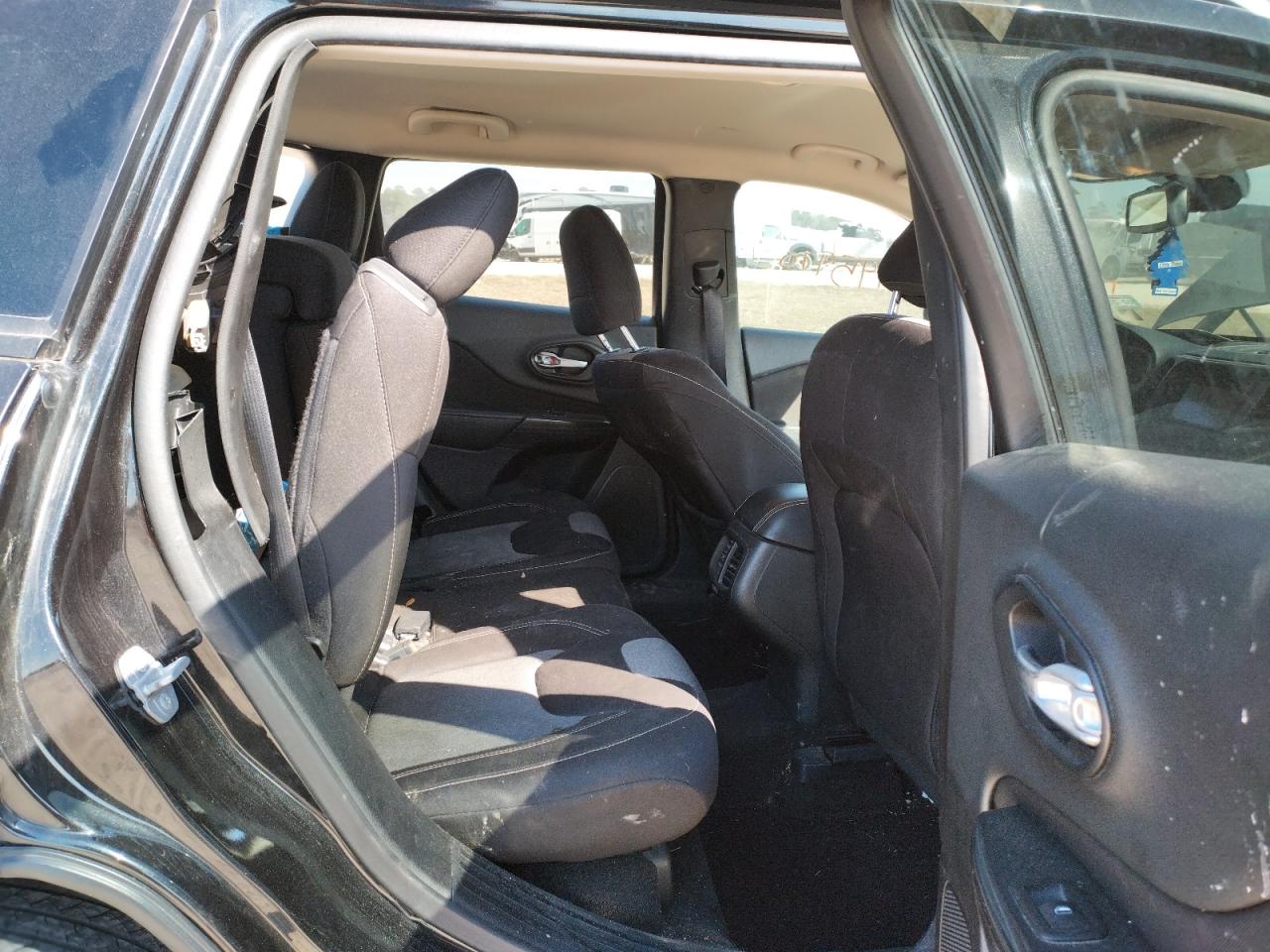 Photo 6 from auction – 2015 JEEP CHEROKEE S with VIN 1C4PJLAB8FW608061