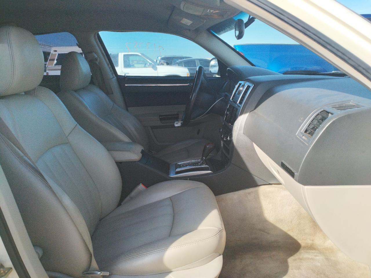 Photo 5 from auction – 2005 CHRYSLER 300C with VIN 2C3AA63H45H575537