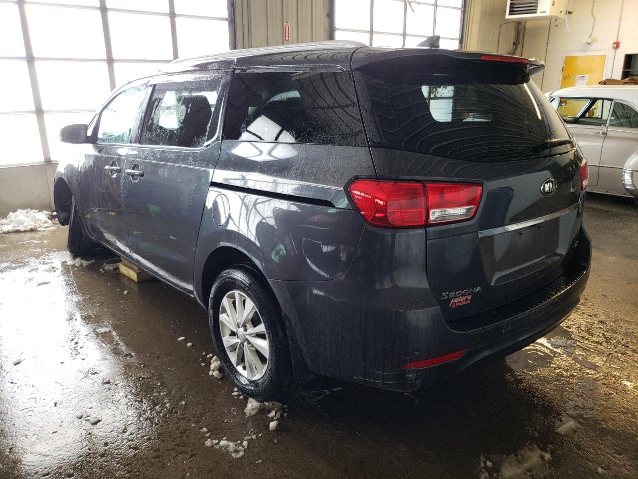 Photo 3 from auction – 2015 KIA SEDONA LX with VIN KNDMB5C15F6019372