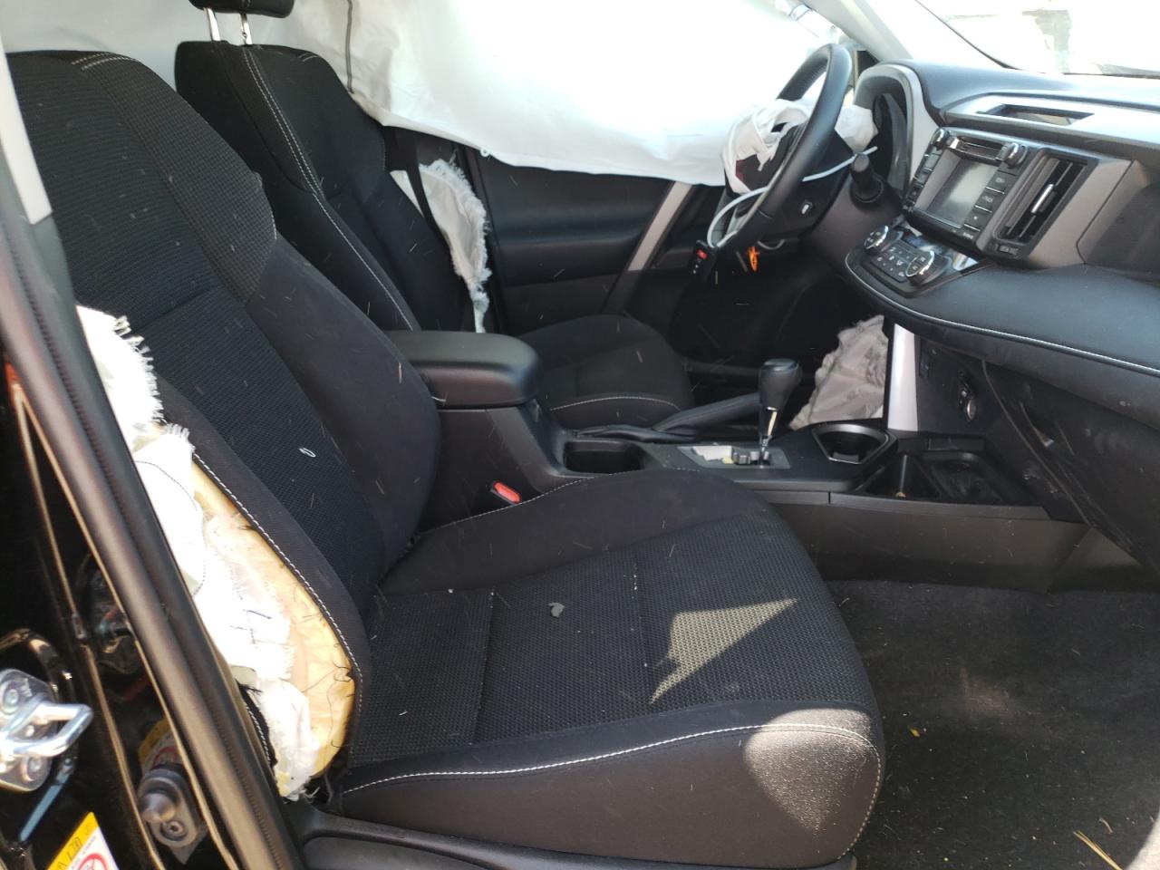 Photo 5 from auction – 2017 TOYOTA RAV4 XLE with VIN 2T3RFREV5HW664171