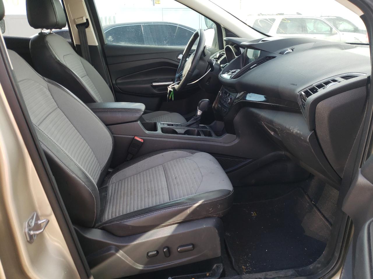Photo 5 from auction – 2017 FORD ESCAPE TIT with VIN 1FMCU9J95HUB60541