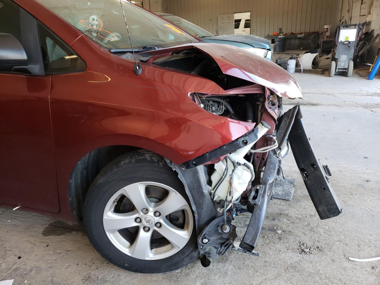 Photo 9 from auction – 2011 TOYOTA SIENNA BAS with VIN 5TDKA3DC7BS006938