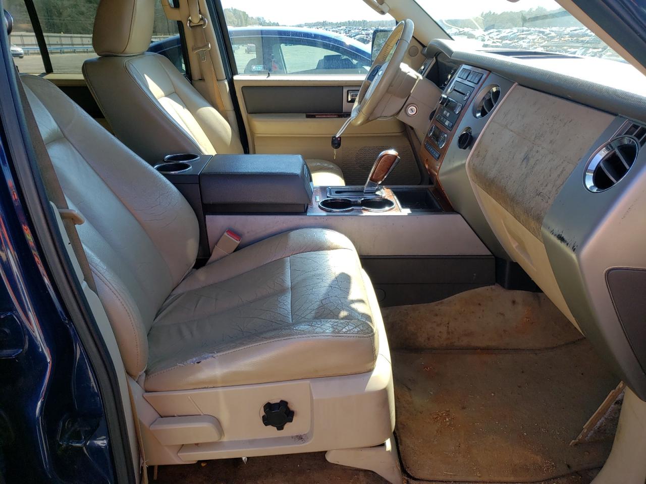 Photo 5 from auction – 2010 FORD EXPEDITION with VIN 1FMJU1J51AEB55892
