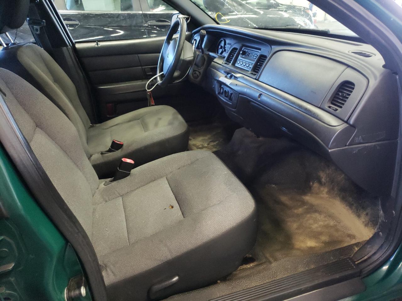Photo 5 from auction – 2011 FORD CROWN VICT with VIN 2FABP7BV4BX133537