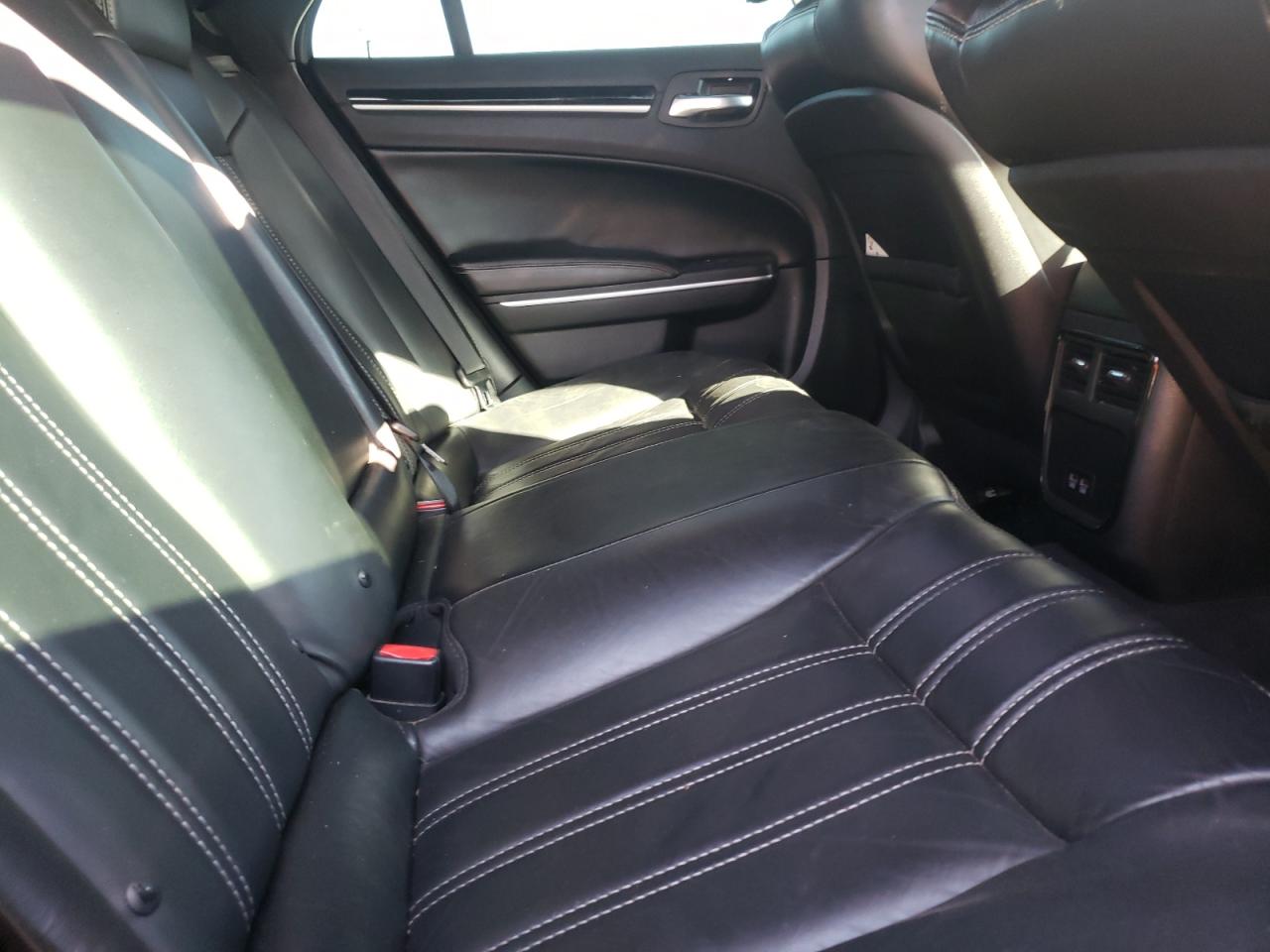 Photo 6 from auction – 2018 CHRYSLER 300 S with VIN 2C3CCAGG3JH240755