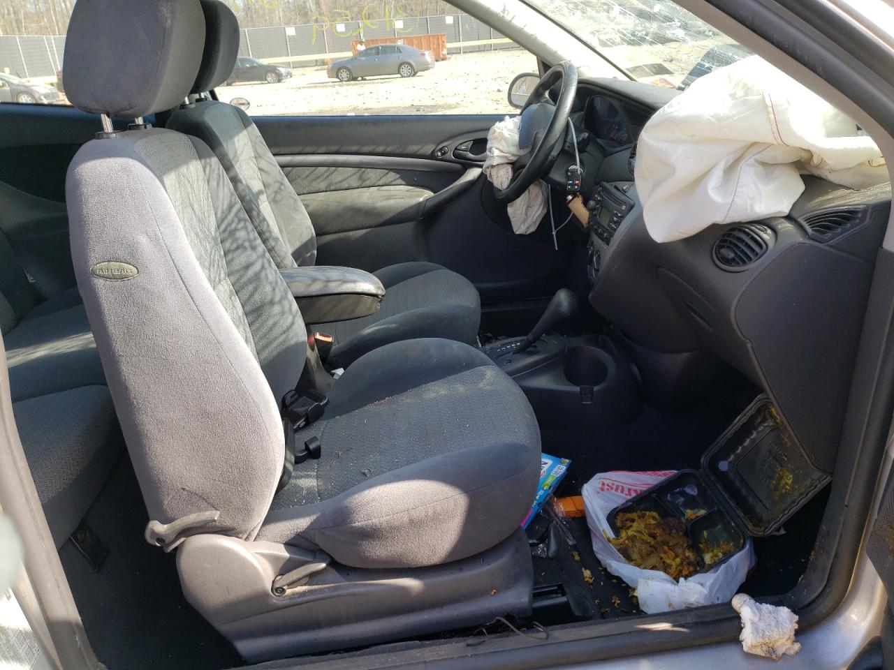 Photo 5 from auction – 2001 FORD FOCUS SE with VIN 3FAHP31361R244039
