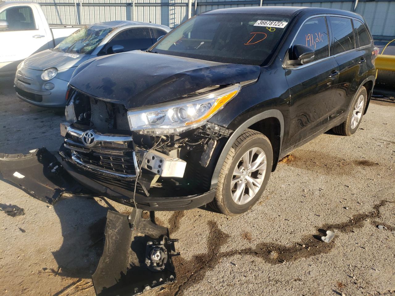 Photo 2 from auction – 2014 TOYOTA HIGHLANDER with VIN 5TDBKRFH7ES049575