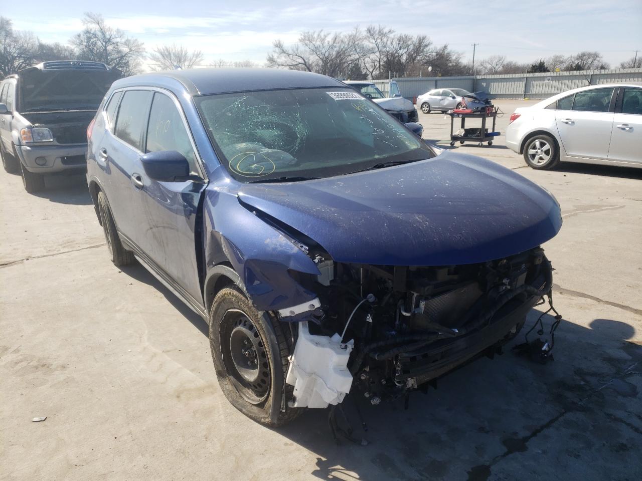 NISSAN ROGUE S 2017 with VIN 5N1AT2MTXHC895336 - Photo from auction