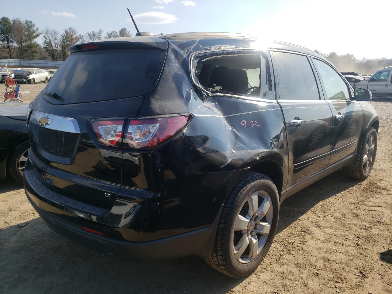 Photo 4 from auction – 2017 CHEVROLET TRAVERSE L with VIN 1GNKRGKD4HJ152514