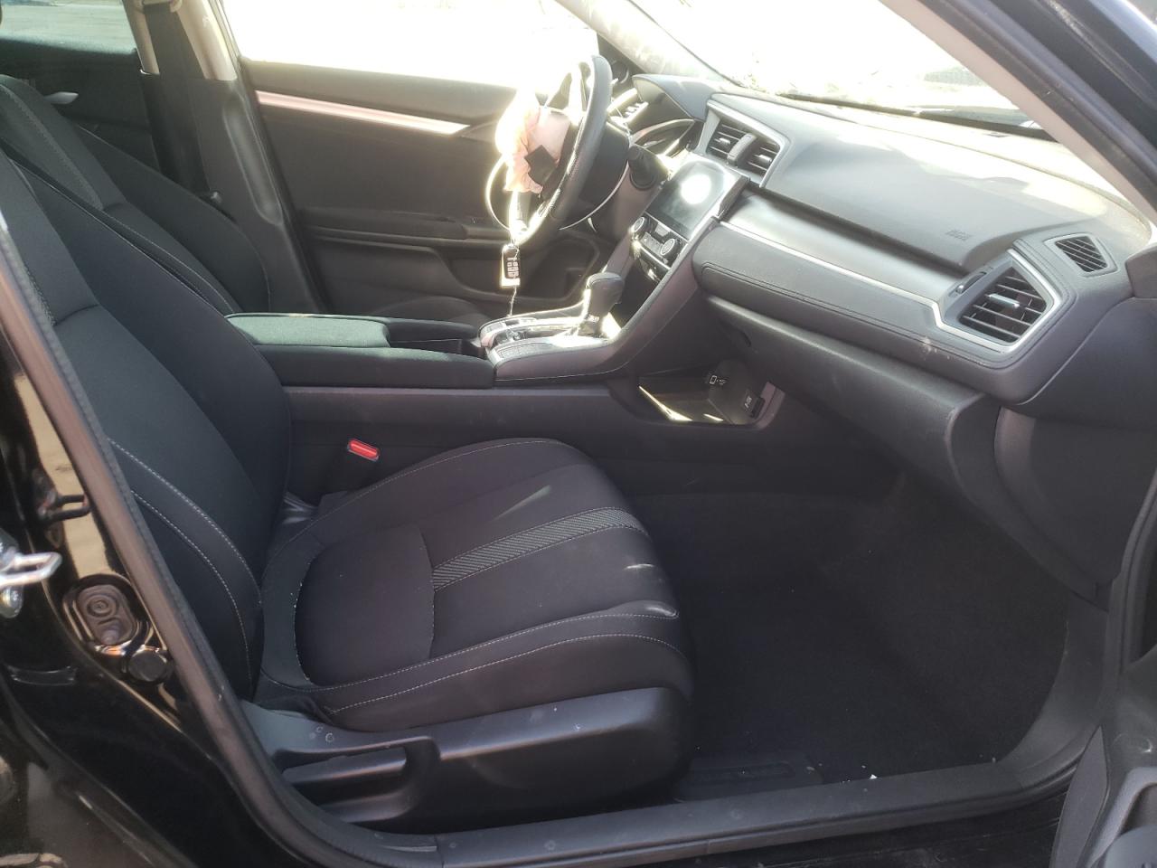 Photo 5 from auction – 2018 HONDA CIVIC EX with VIN 2HGFC2F70JH564814