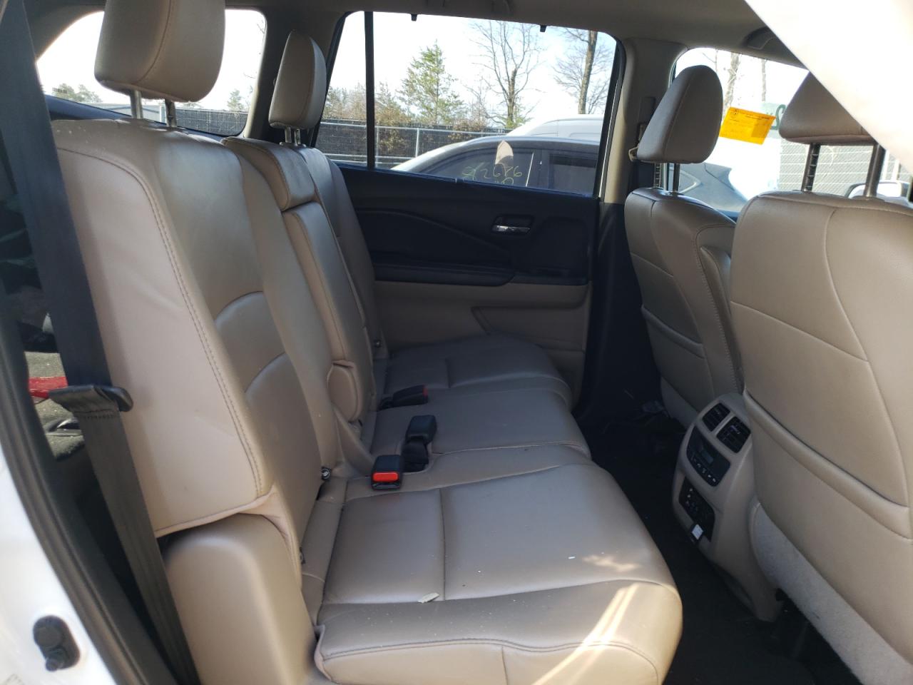 Photo 6 from auction – 2016 HONDA PILOT EXL with VIN 5FNYF6H82GB072571