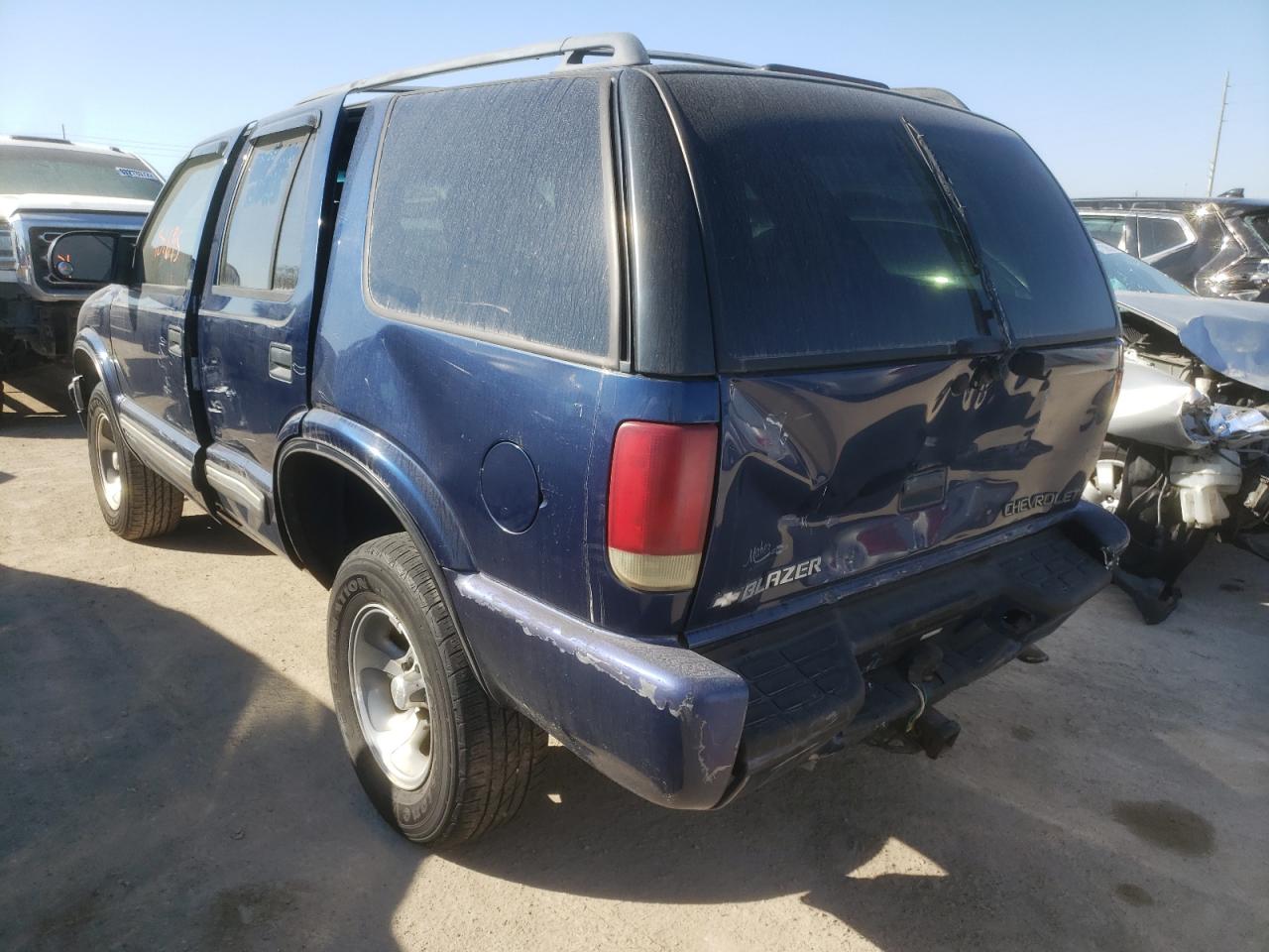 Foto 3 de la subasta – 2001 CHEVROLET BLAZER con VIN 1GNCS13W212128105