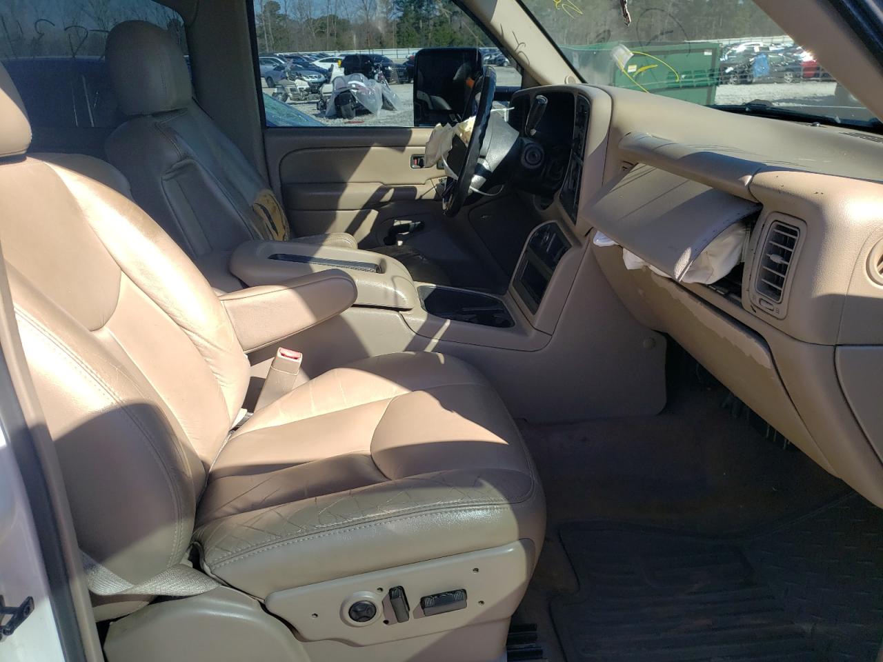 Photo 5 from auction – 2004 CHEVROLET SILVERADO with VIN 1GCHC231X4F139050
