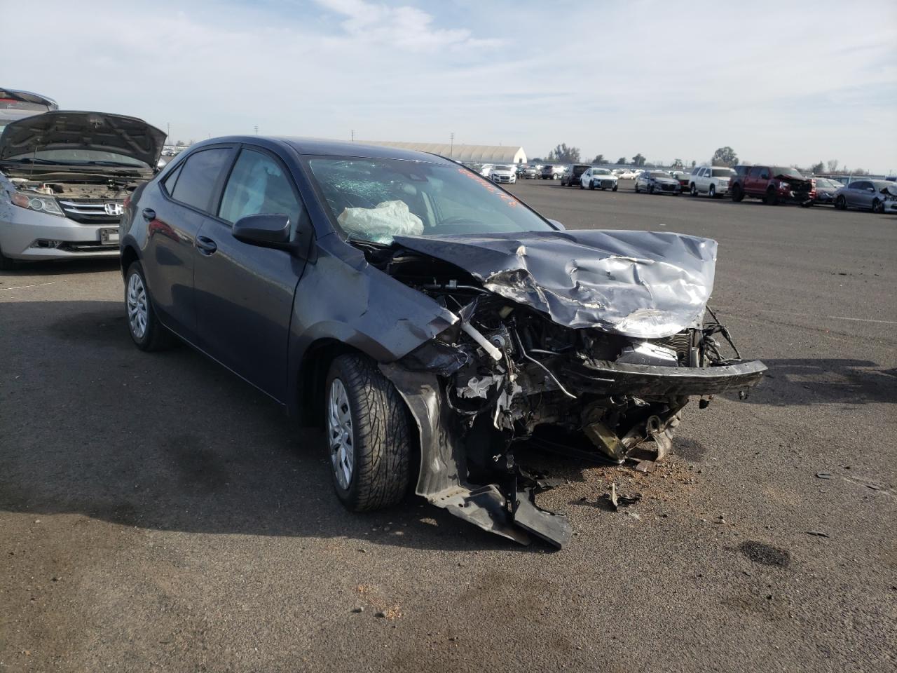 TOYOTA COROLLA L 2018 with VIN 5YFBURHE0JP755481 - Photo from auction