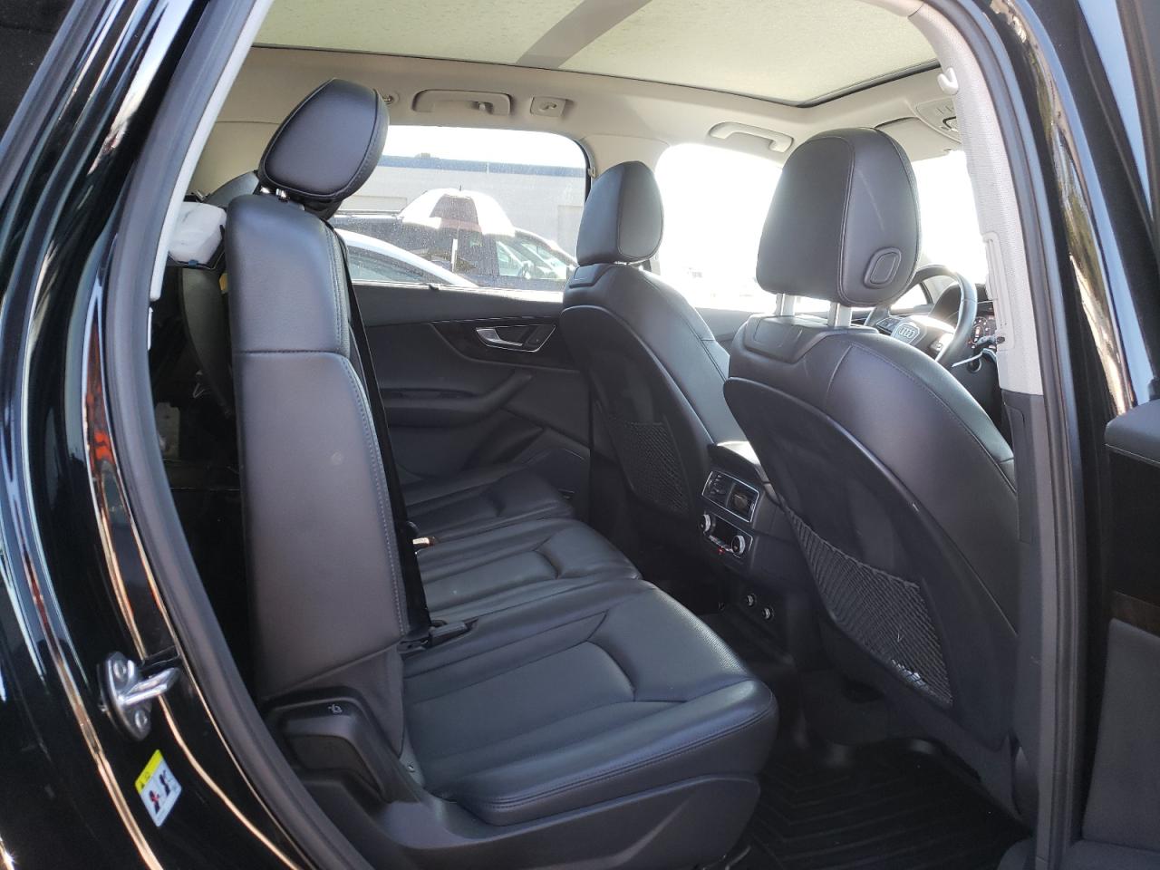 Photo 6 from auction – 2018 AUDI Q7 PREMIUM with VIN WA1LAAF77JD043680