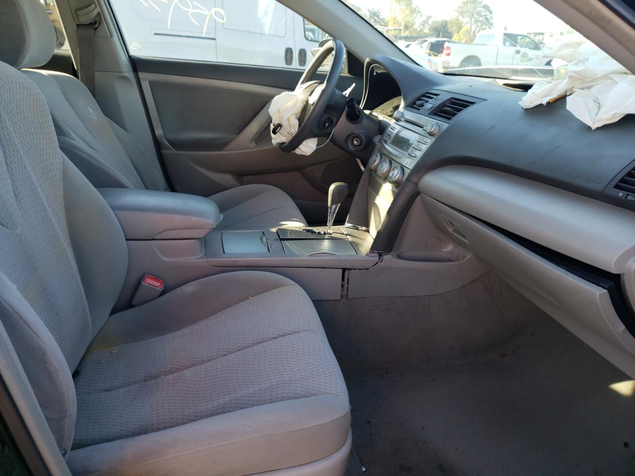 Photo 5 from auction – 2010 TOYOTA CAMRY with VIN 4T1BF3EK4AU516743