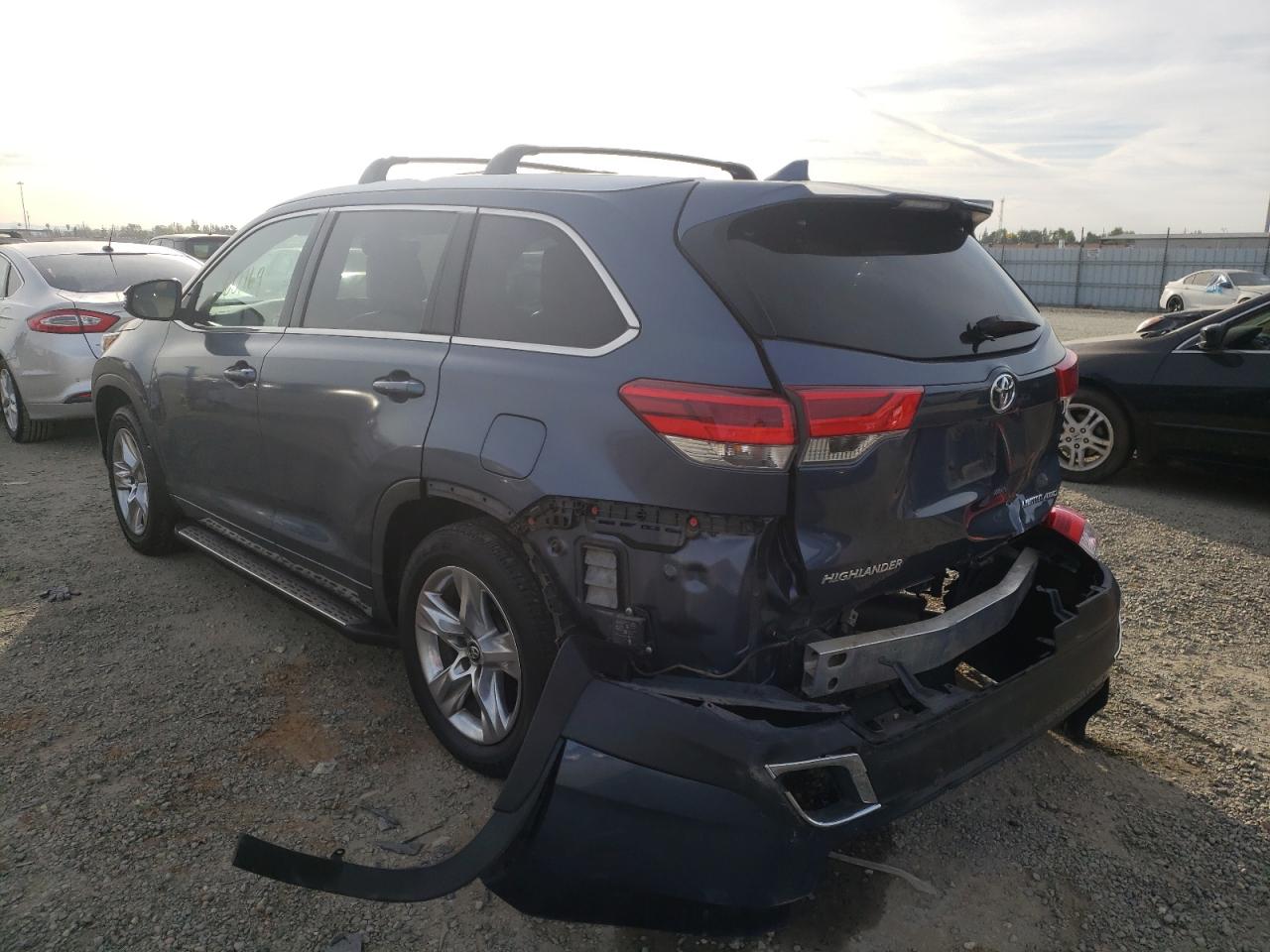 Photo 3 from auction – 2017 TOYOTA HIGHLANDER with VIN 5TDDZRFH6HS418404