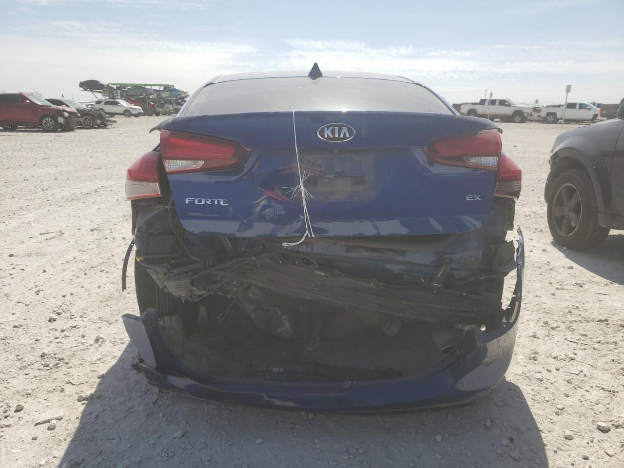 Photo 9 from auction – 2018 KIA FORTE EX with VIN 3KPFL4A81JE208636
