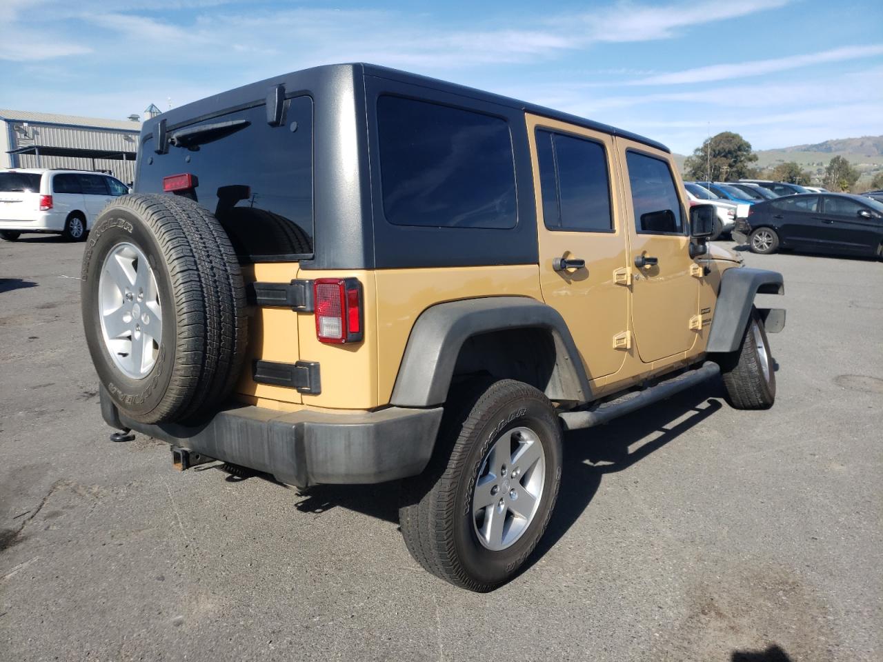 Photo 4 from auction – 2014 JEEP WRANGLER U with VIN 1C4BJWDG4EL195171