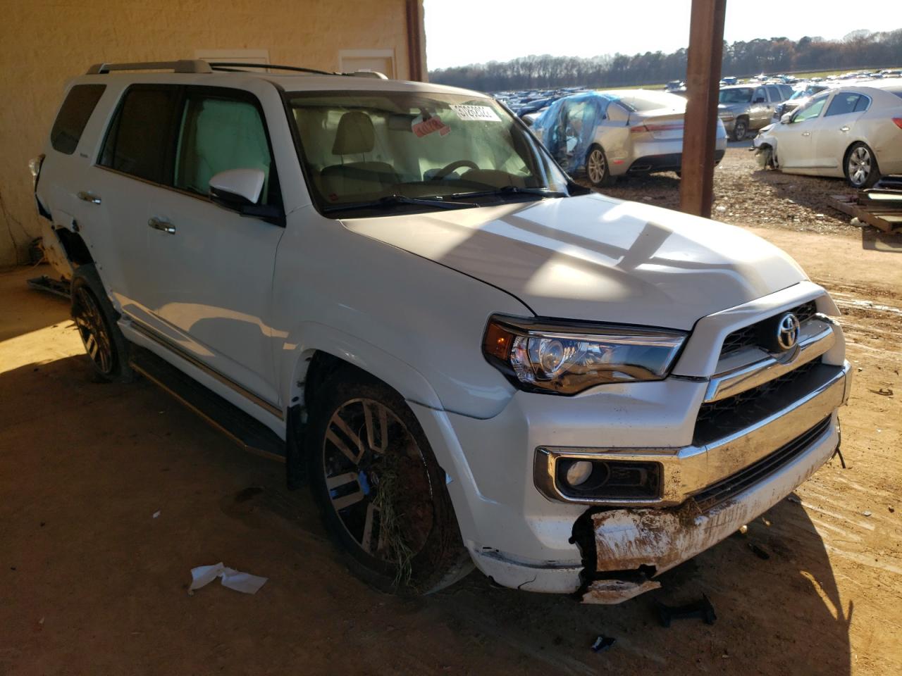 TOYOTA 4RUNNER SR 2018 with VIN JTEZU5JR2J5172357 - Photo from auction