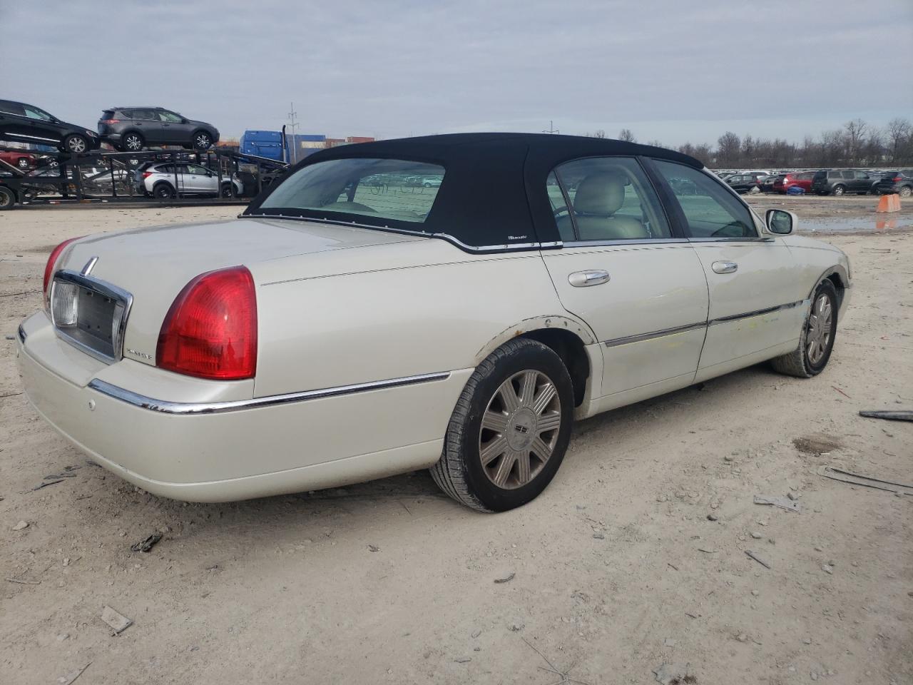 Photo 9 from auction – 2004 LINCOLN TOWN CAR U with VIN 1LNHM83W64Y660228