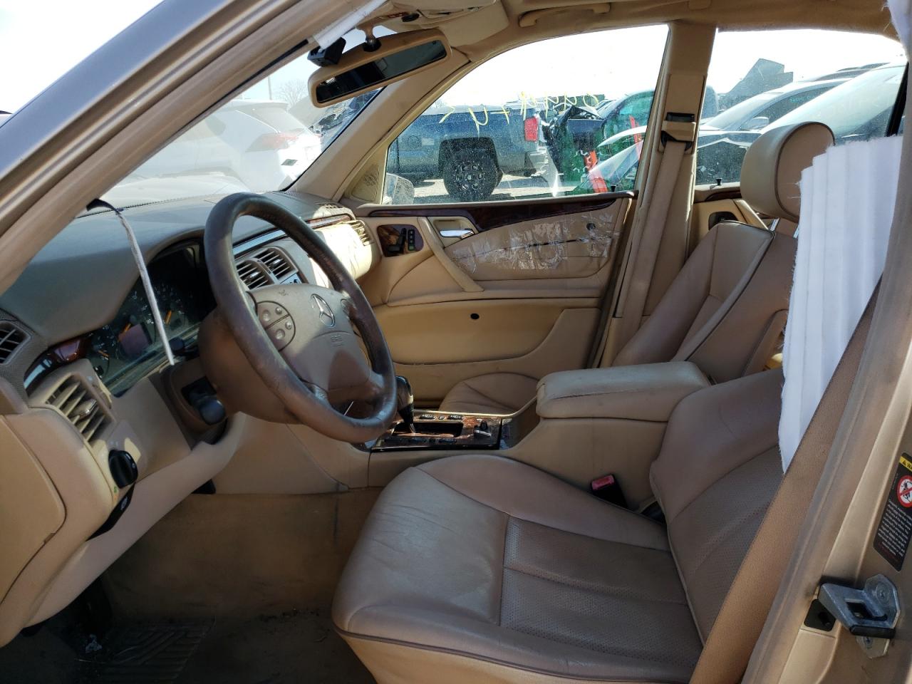 Photo 5 from auction – 2001 MERCEDES-BENZ E320 with VIN WDBJF82JX1X044974