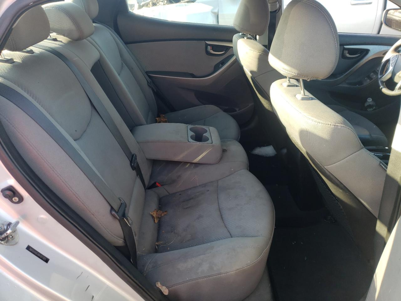 Photo 6 from auction – 2011 HYUNDAI ELANTRA with VIN 5NPDH4AE4BH051065