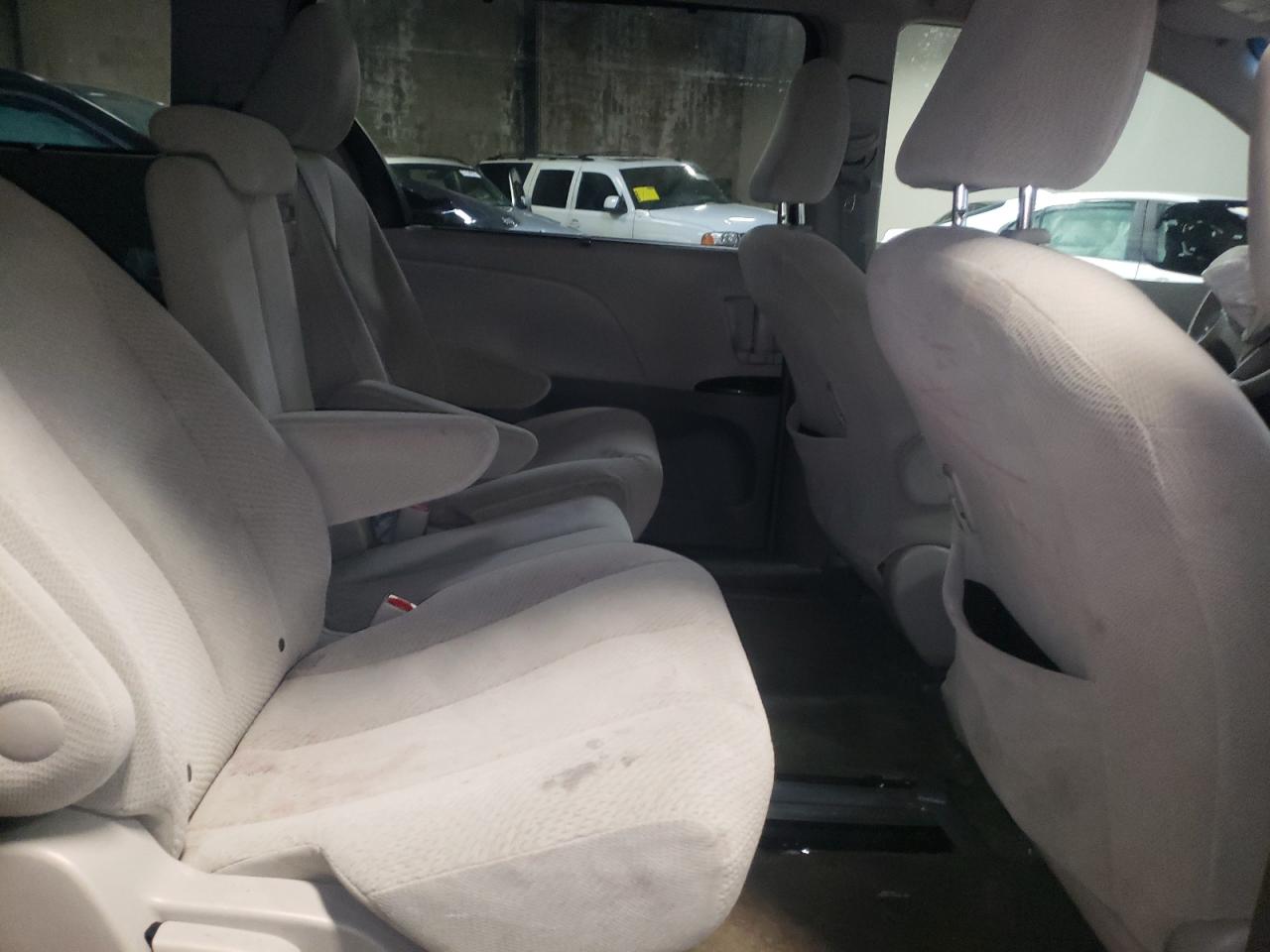 Photo 6 from auction – 2014 TOYOTA SIENNA LE with VIN 5TDKK3DC9ES418649