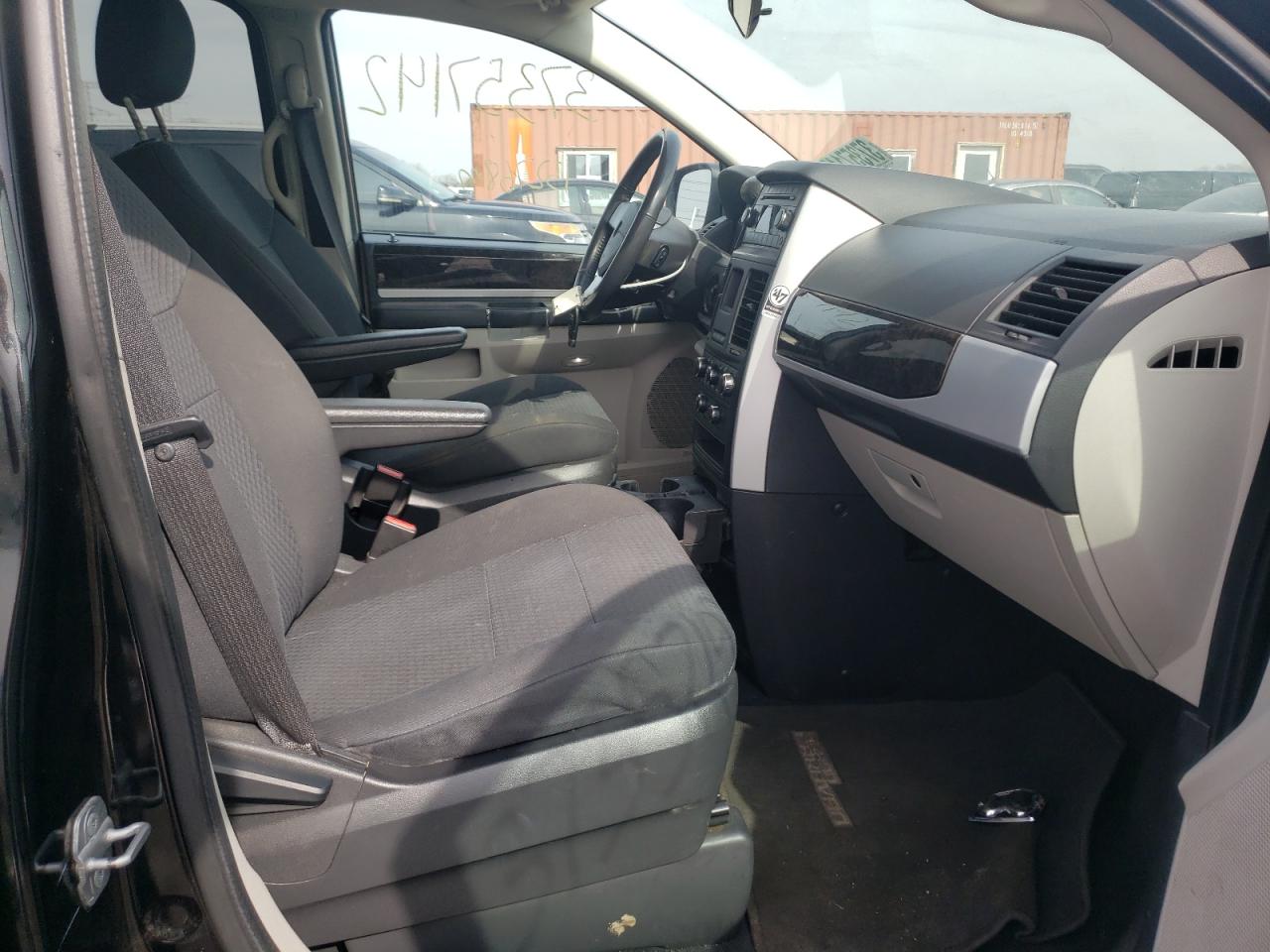 Photo 5 from auction – 2010 DODGE GRAND CARA with VIN 2D4RN5D13AR209882
