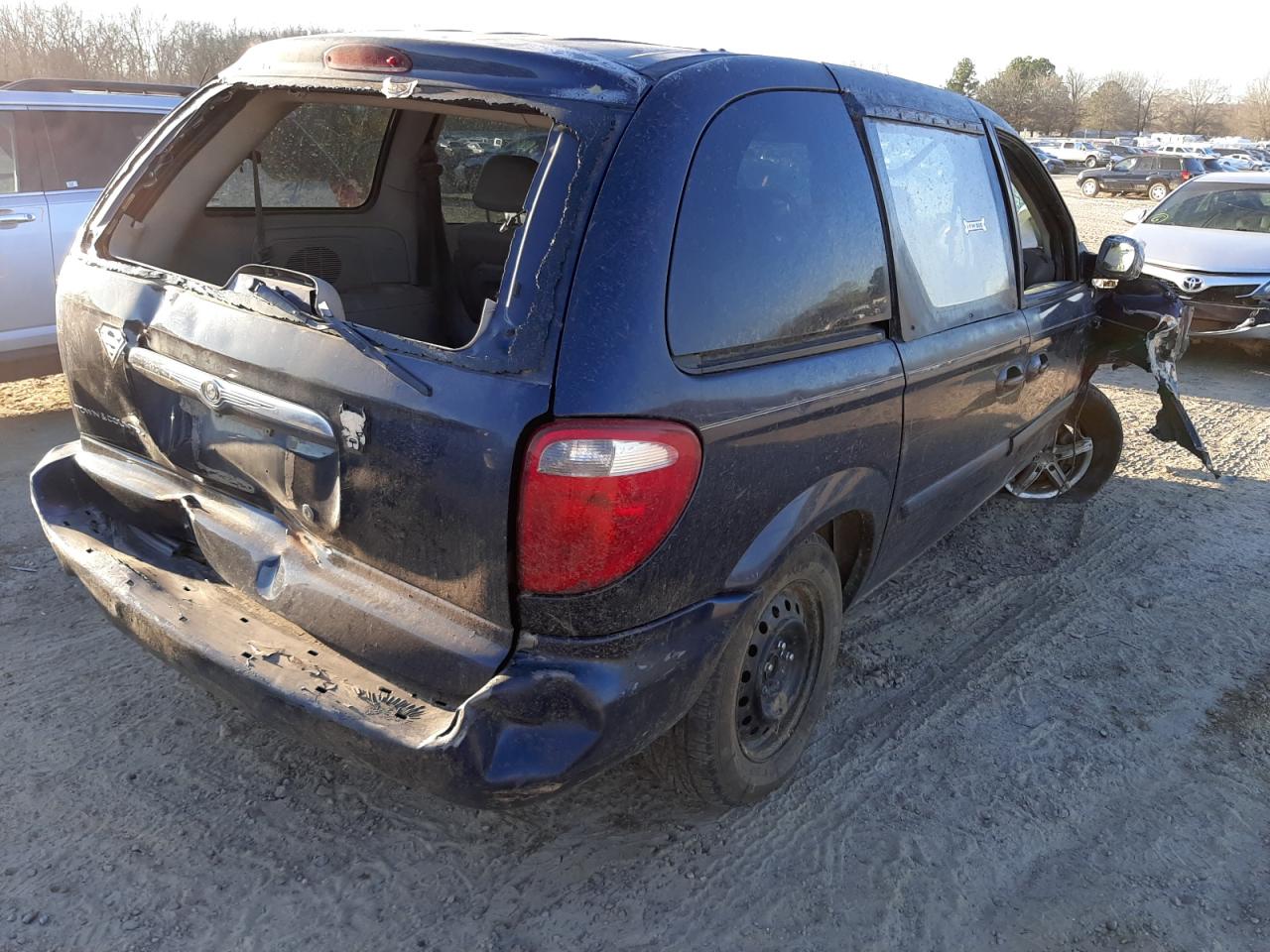 Photo 4 from auction – 2005 CHRYSLER TOWN & COU with VIN 1C4GP45R15B145441
