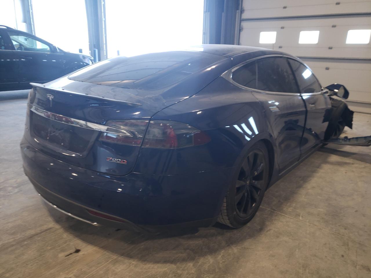 Photo 4 from auction – 2015 TESLA MODEL S P8 with VIN 5YJSA1H47FF095377