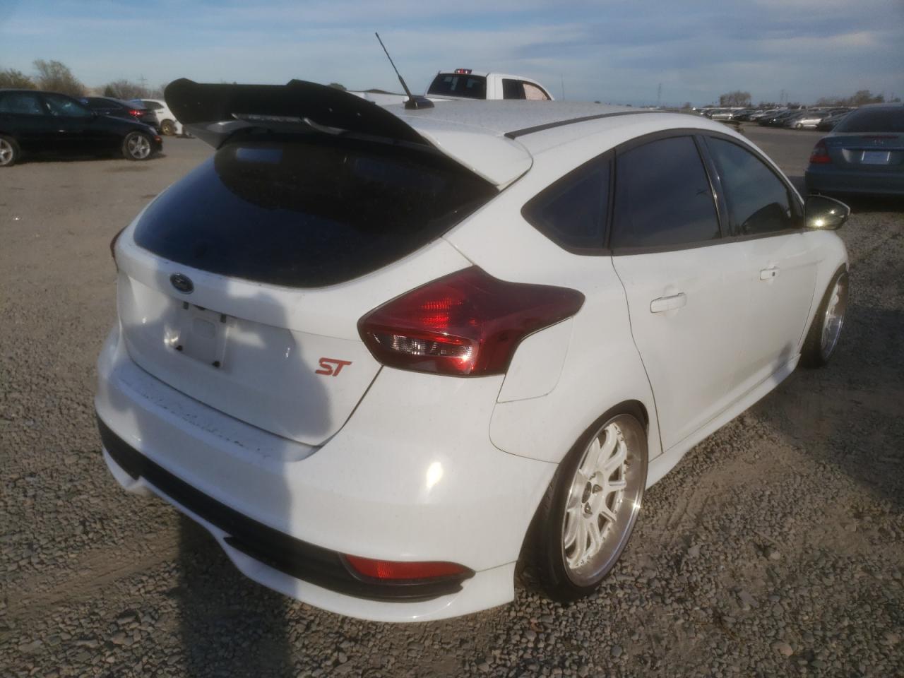 Foto 4 de la subasta – 2016 FORD FOCUS ST con VIN 1FADP3L98GL254921