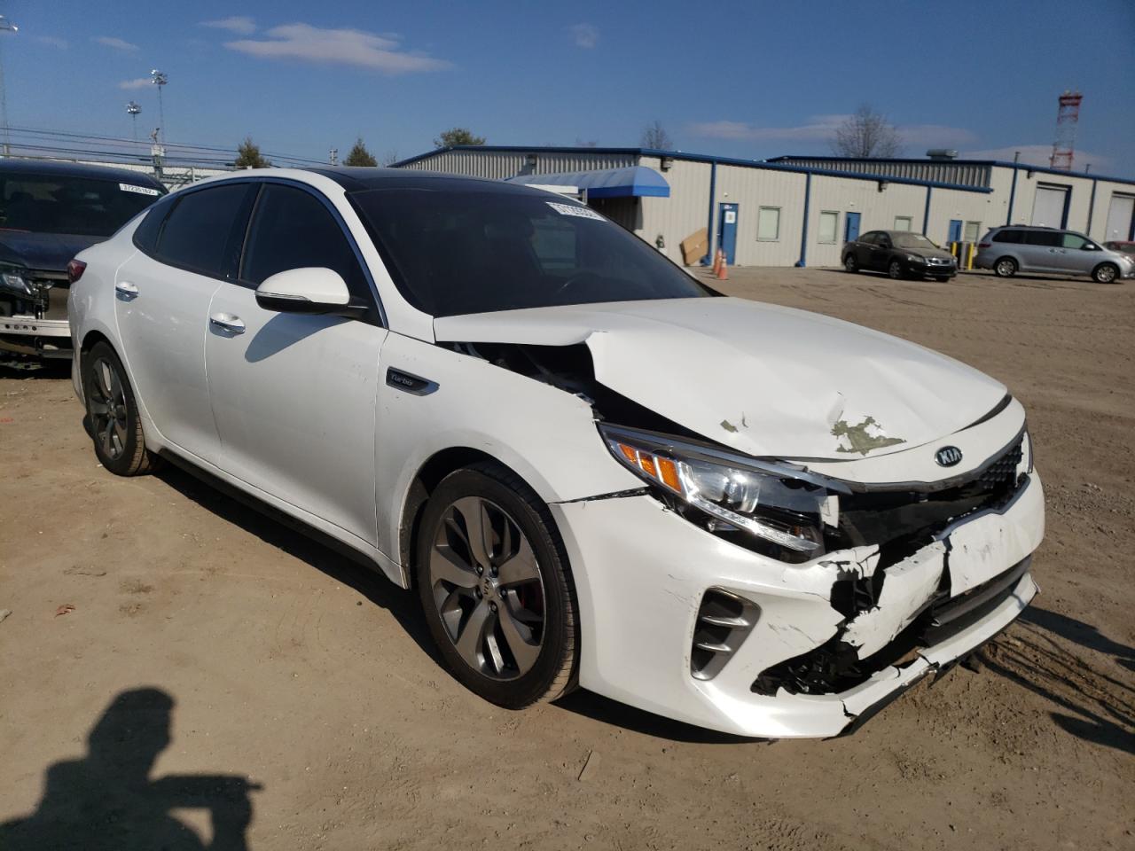KIA OPTIMA SX 2016 with VIN 5XXGW4L27GG017419 - Photo from auction