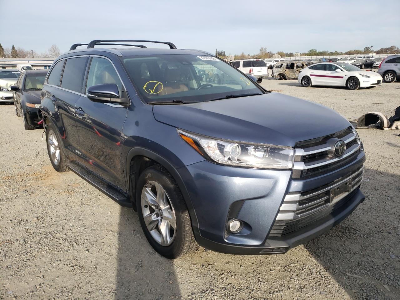 TOYOTA HIGHLANDER 2017 with VIN 5TDDZRFH6HS418404 - Photo from auction