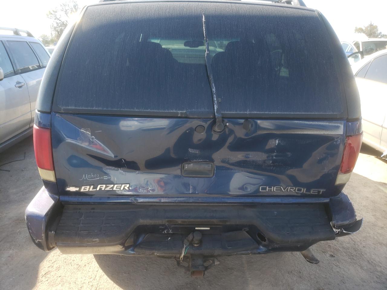 Photo 9 from auction – 2001 CHEVROLET BLAZER with VIN 1GNCS13W212128105