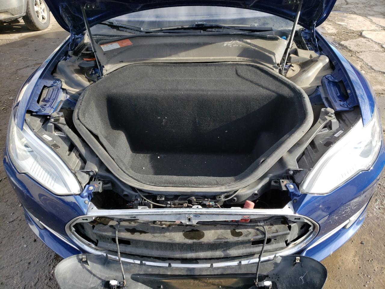 Photo 7 from auction – 2015 TESLA MODEL S P8 with VIN 5YJSA1H47FF094388