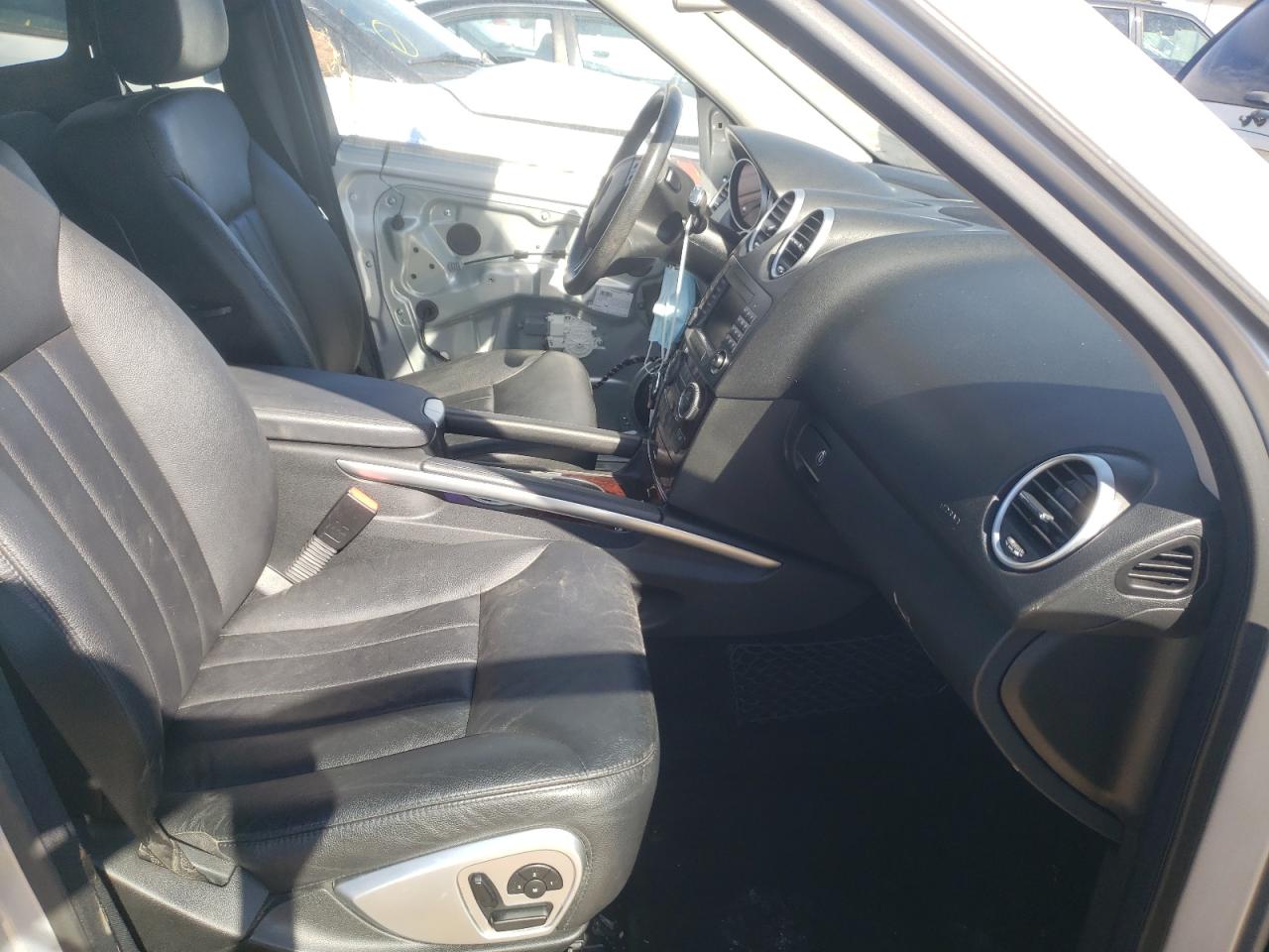 Photo 5 from auction – 2007 MERCEDES-BENZ ML 500 with VIN 4JGBB75E97A240146