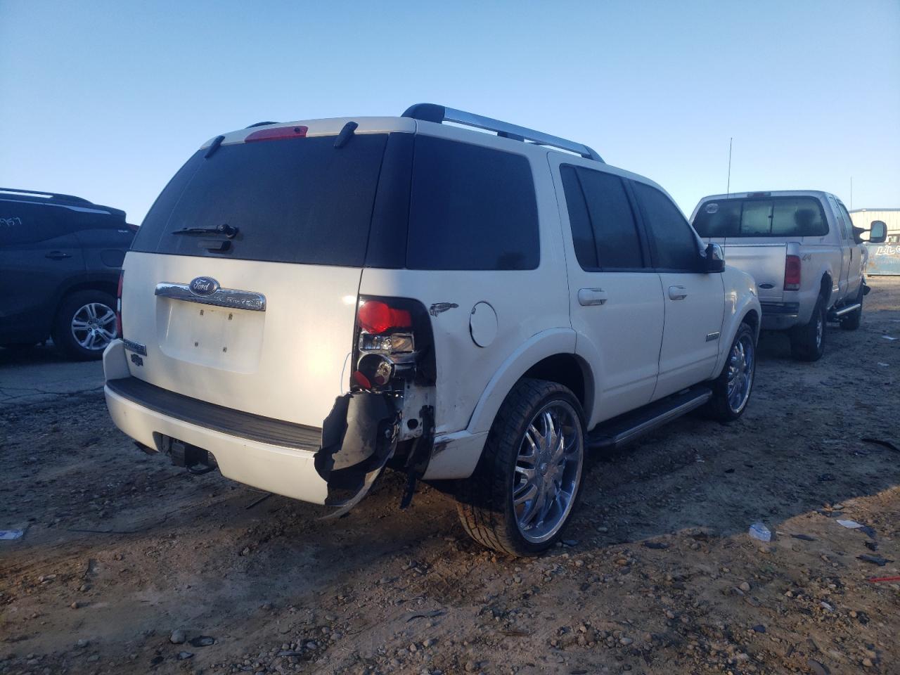 Photo 4 from auction – 2008 FORD EXPLORER L with VIN 1FMEU65E48UA43046